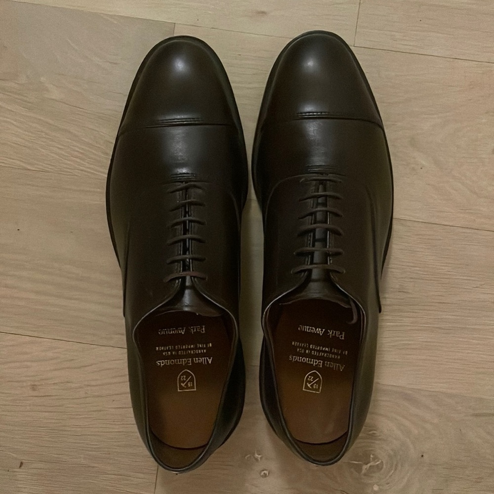 Allen Edmonds Men’s shoes size 9D Park Avenue Dark Brown Cap Toe. Never worn!